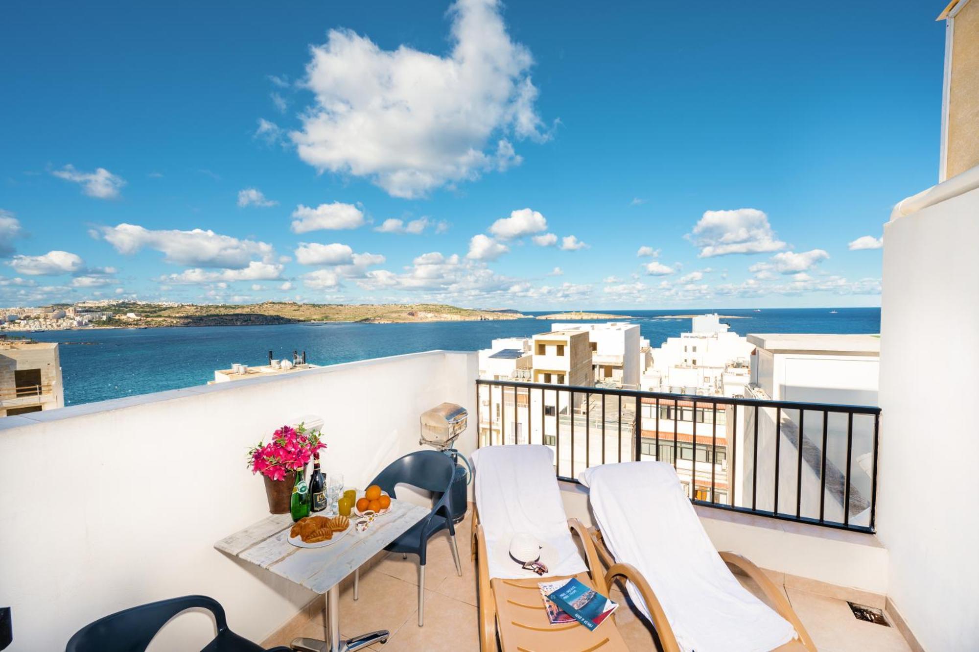 Penthouse With Seaview Terrace Daire St. Paul's Bay Dış mekan fotoğraf